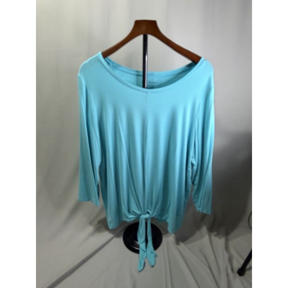 Chico's pullover Blouse size 3 Tied At Bottom, Very Nice